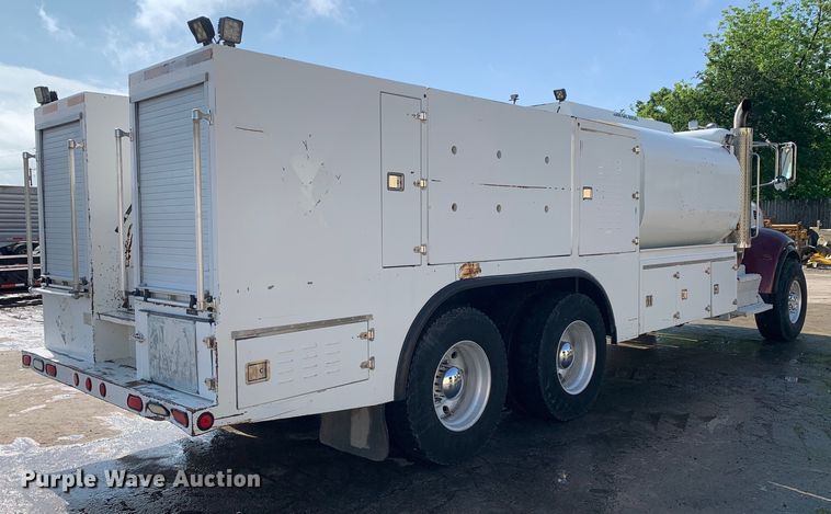 image for item DM7842 2013 Peterbilt 348 fuel truck