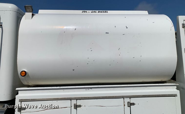 image for item DM7842 2013 Peterbilt 348 fuel truck