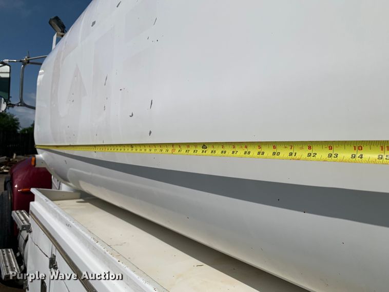 image for item DM7842 2013 Peterbilt 348 fuel truck