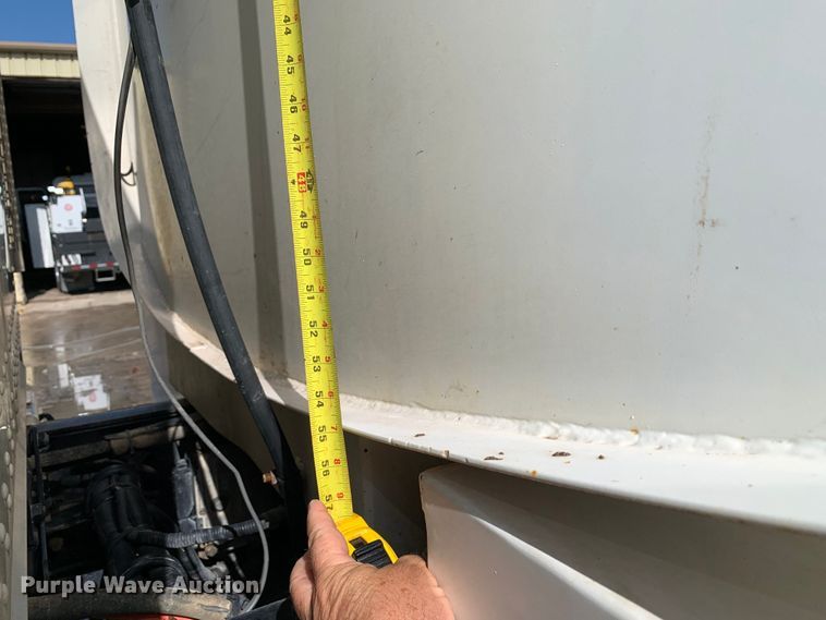 image for item DM7842 2013 Peterbilt 348 fuel truck