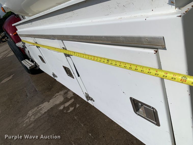 image for item DM7842 2013 Peterbilt 348 fuel truck