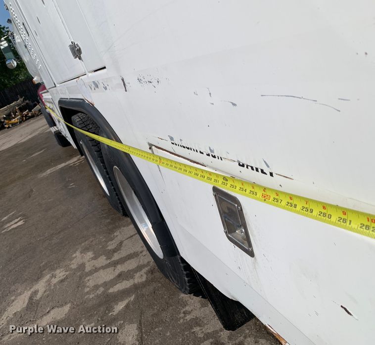 image for item DM7842 2013 Peterbilt 348 fuel truck