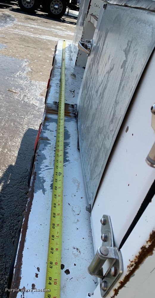 image for item DM7842 2013 Peterbilt 348 fuel truck