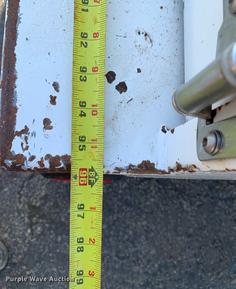 image for item DM7842 2013 Peterbilt 348 fuel truck