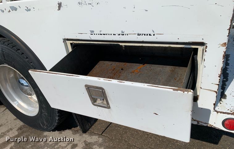 image for item DM7842 2013 Peterbilt 348 fuel truck