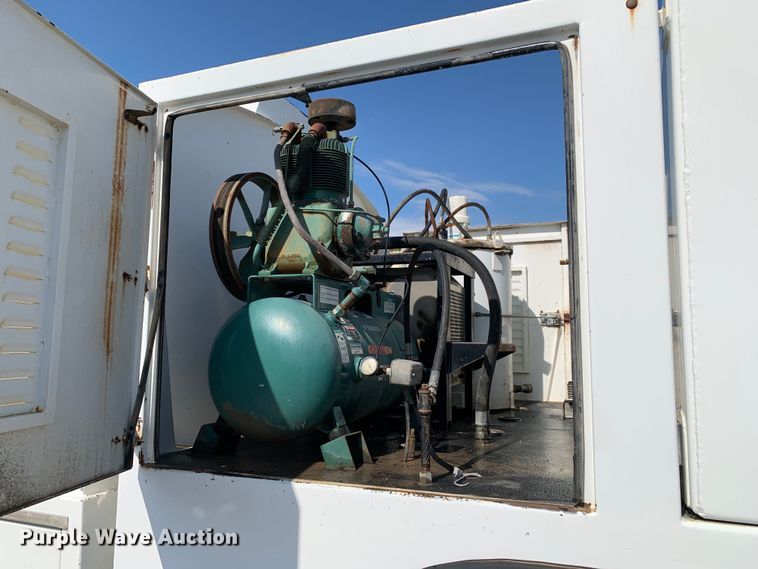 image for item DM7842 2013 Peterbilt 348 fuel truck