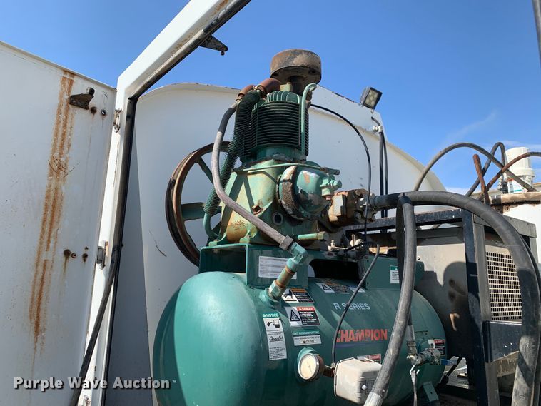 image for item DM7842 2013 Peterbilt 348 fuel truck