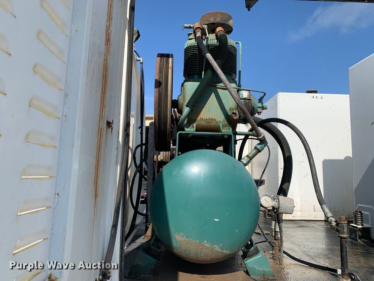 image for item DM7842 2013 Peterbilt 348 fuel truck