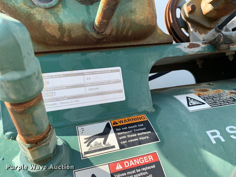 image for item DM7842 2013 Peterbilt 348 fuel truck