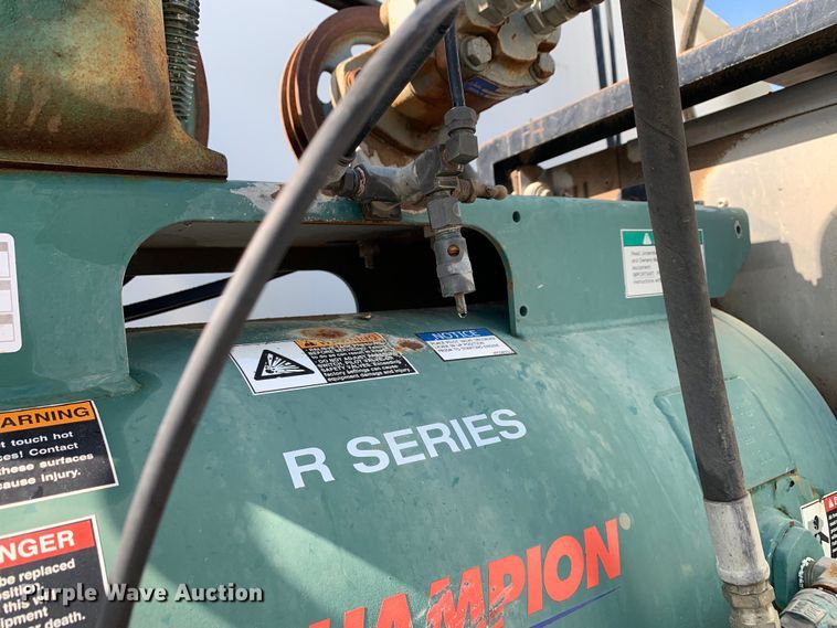 image for item DM7842 2013 Peterbilt 348 fuel truck