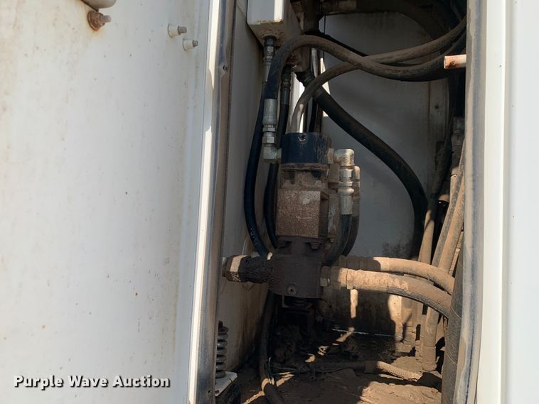 image for item DM7842 2013 Peterbilt 348 fuel truck