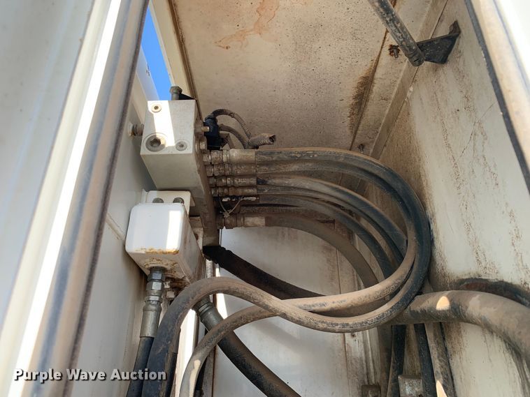 image for item DM7842 2013 Peterbilt 348 fuel truck