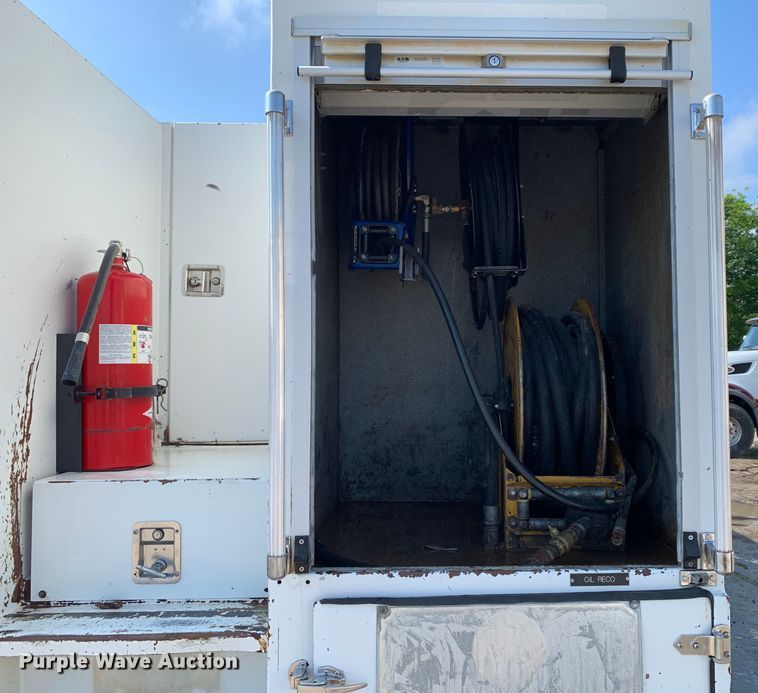 image for item DM7842 2013 Peterbilt 348 fuel truck