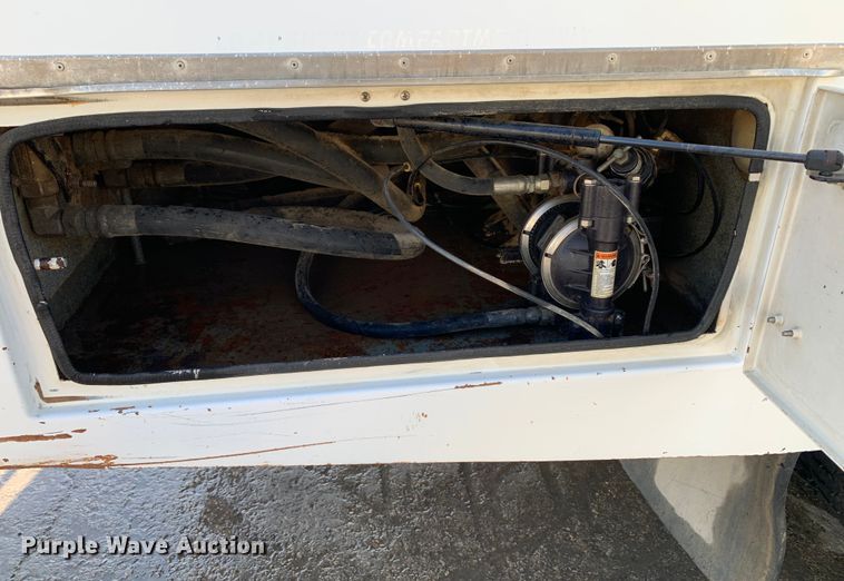 image for item DM7842 2013 Peterbilt 348 fuel truck