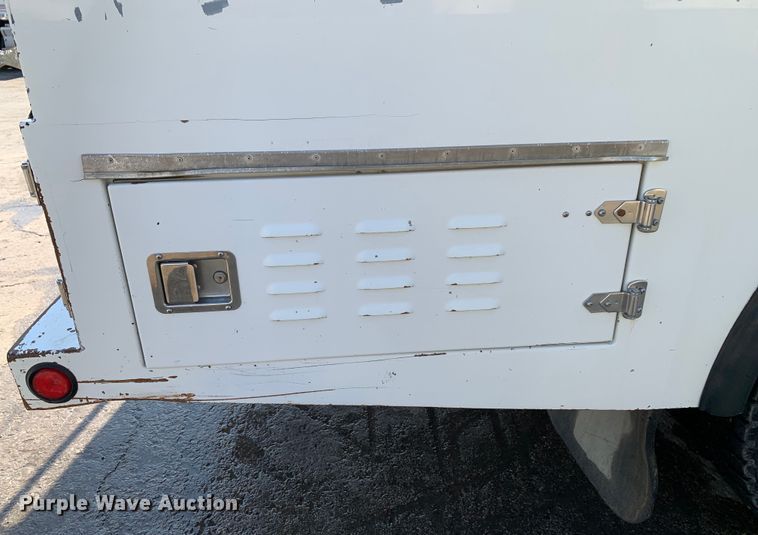 image for item DM7842 2013 Peterbilt 348 fuel truck