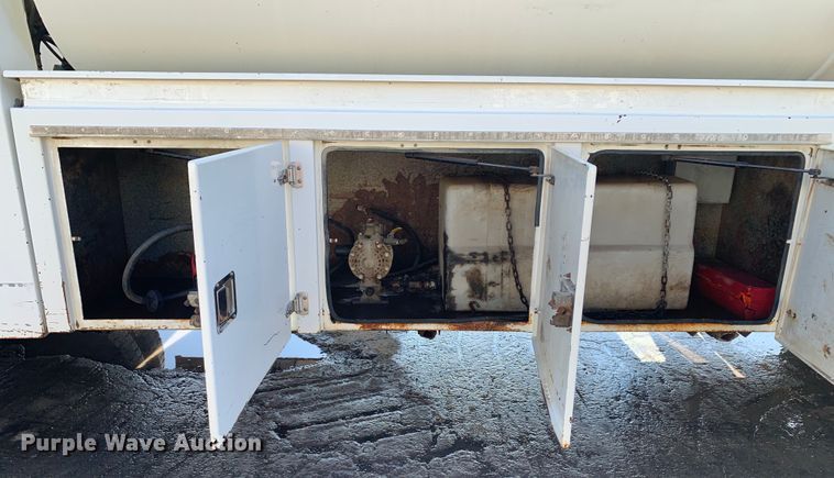 image for item DM7842 2013 Peterbilt 348 fuel truck