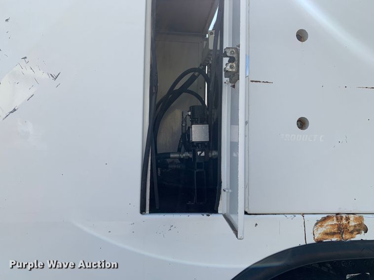 image for item DM7842 2013 Peterbilt 348 fuel truck