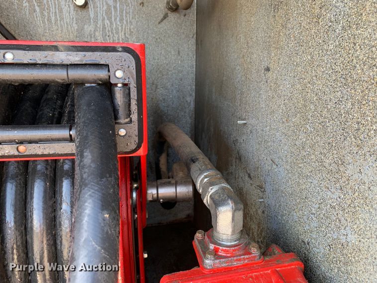 image for item DM7842 2013 Peterbilt 348 fuel truck