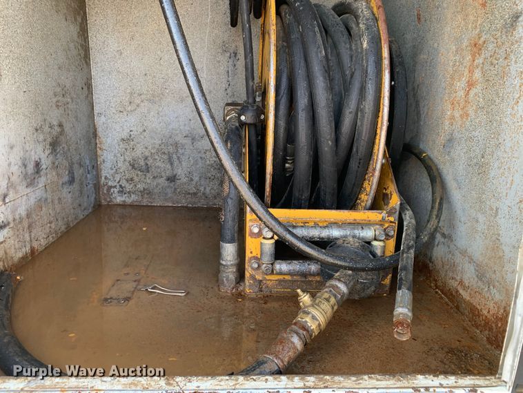 image for item DM7842 2013 Peterbilt 348 fuel truck