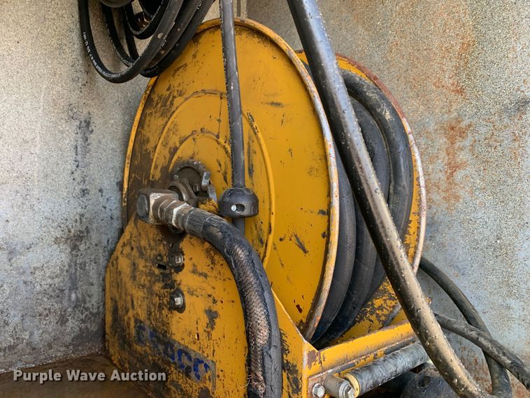 image for item DM7842 2013 Peterbilt 348 fuel truck