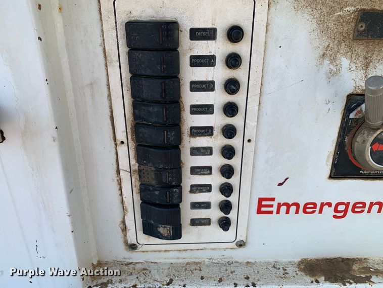 image for item DM7842 2013 Peterbilt 348 fuel truck