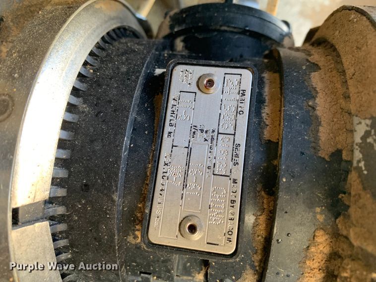 image for item DM7842 2013 Peterbilt 348 fuel truck