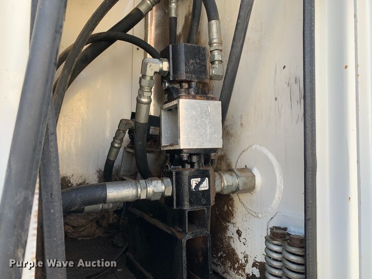 image for item DM7842 2013 Peterbilt 348 fuel truck