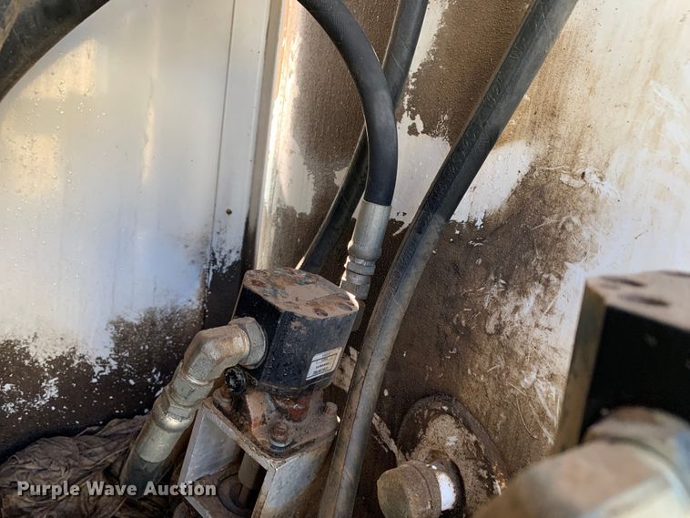 image for item DM7842 2013 Peterbilt 348 fuel truck