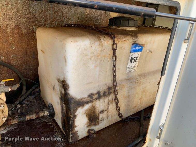 image for item DM7842 2013 Peterbilt 348 fuel truck