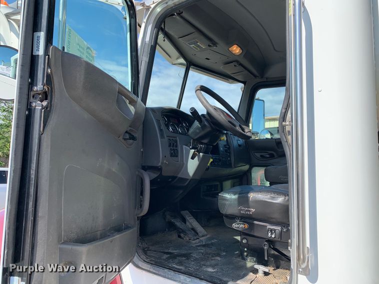 image for item DM7842 2013 Peterbilt 348 fuel truck