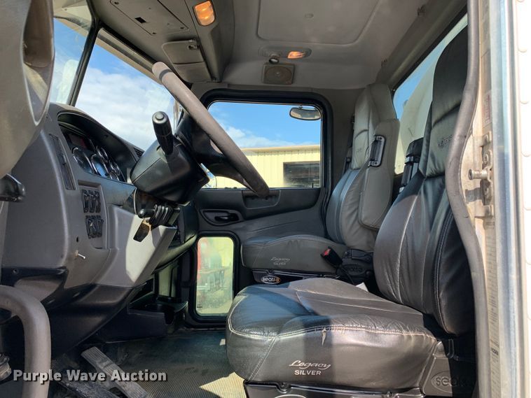 image for item DM7842 2013 Peterbilt 348 fuel truck