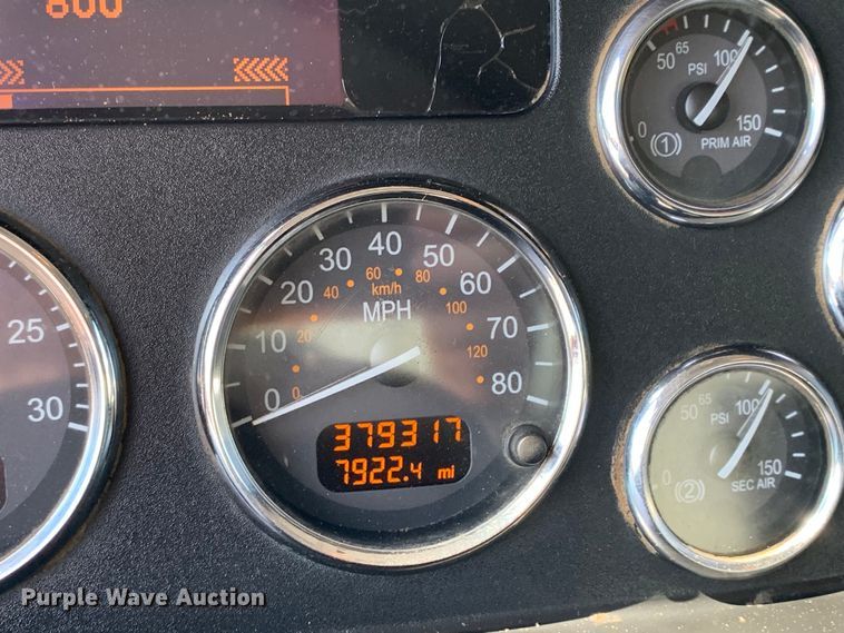 image for item DM7842 2013 Peterbilt 348 fuel truck