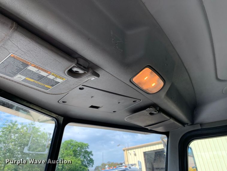 image for item DM7842 2013 Peterbilt 348 fuel truck