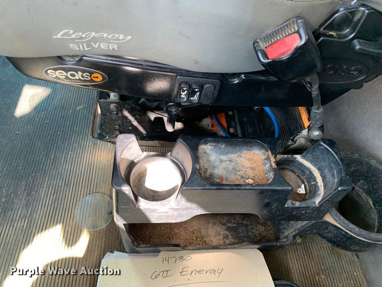 image for item DM7842 2013 Peterbilt 348 fuel truck