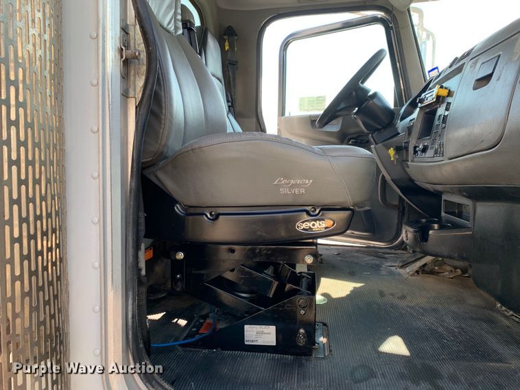 image for item DM7842 2013 Peterbilt 348 fuel truck