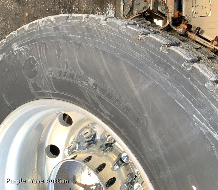 image for item DM7842 2013 Peterbilt 348 fuel truck