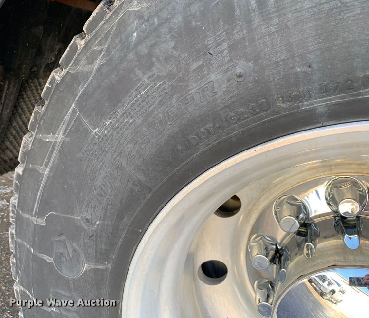 image for item DM7842 2013 Peterbilt 348 fuel truck