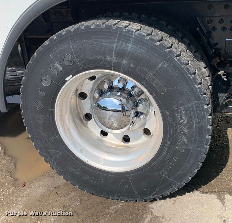 image for item DM7842 2013 Peterbilt 348 fuel truck