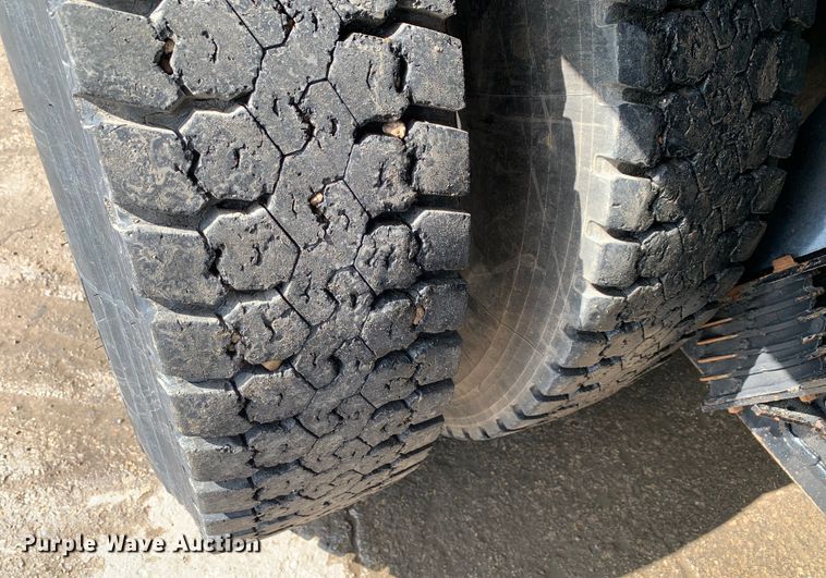 image for item DM7842 2013 Peterbilt 348 fuel truck