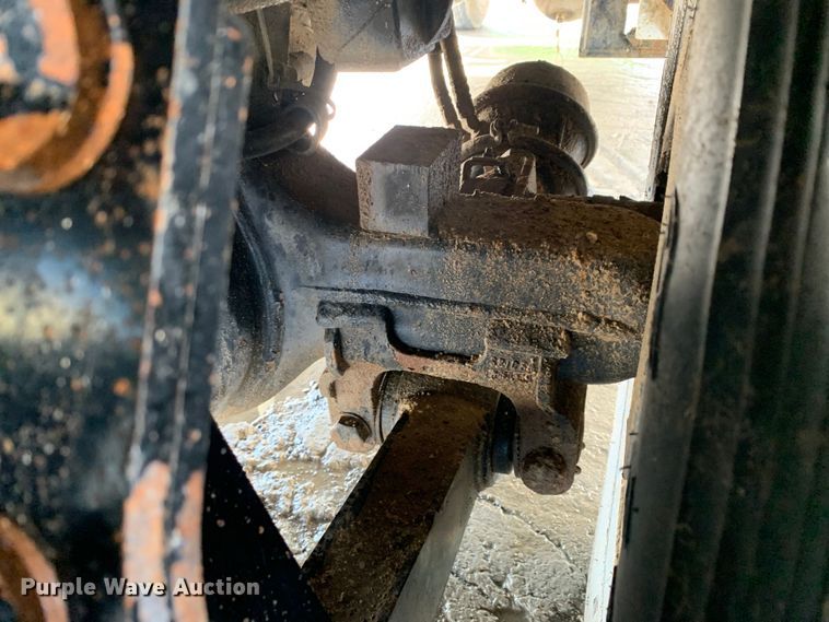 image for item DM7842 2013 Peterbilt 348 fuel truck