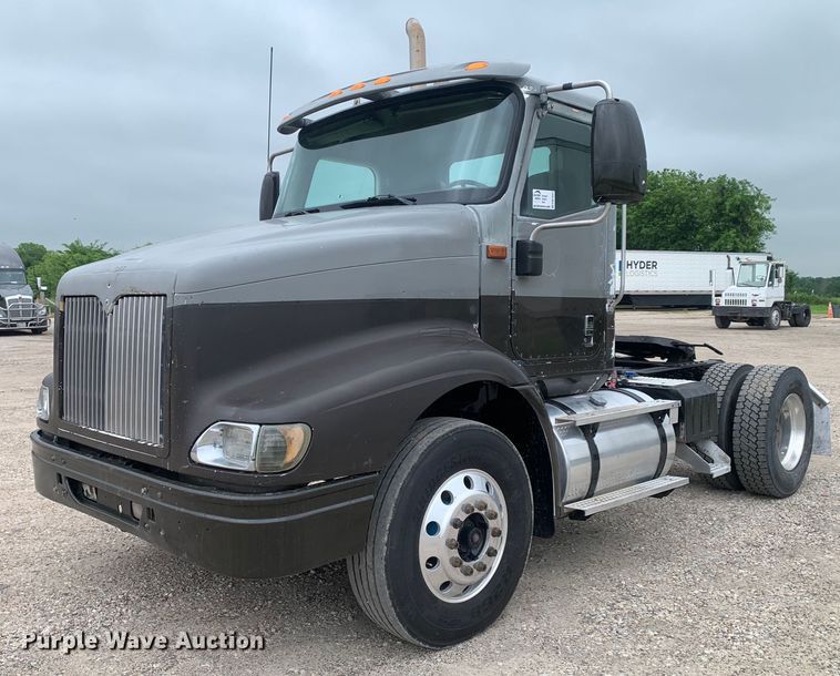 image for item DM7847 2005 International 9200i semi truck