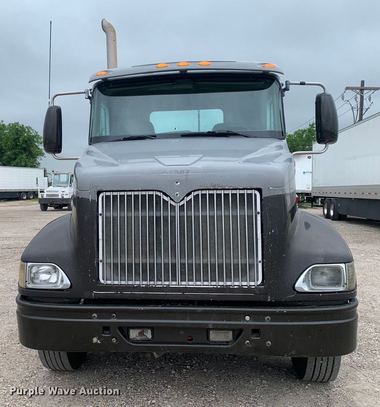 image for item DM7847 2005 International 9200i semi truck