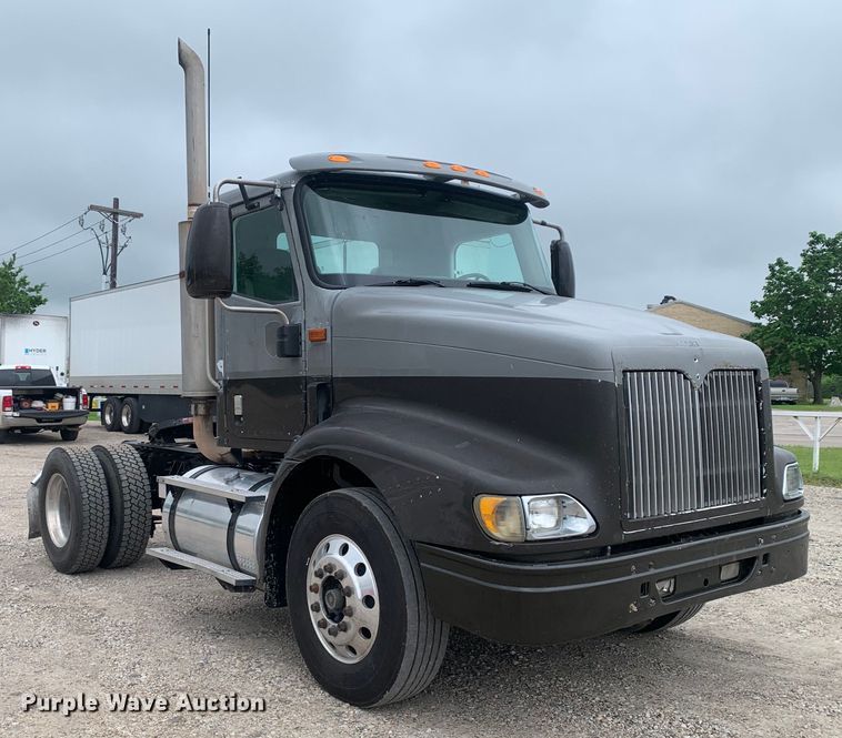 image for item DM7847 2005 International 9200i semi truck