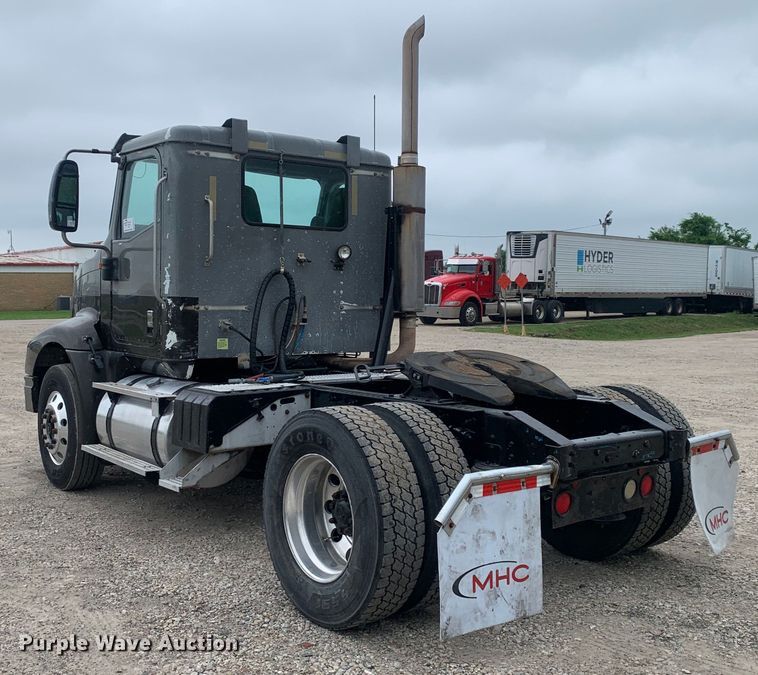 image for item DM7847 2005 International 9200i semi truck