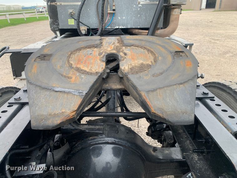 image for item DM7847 2005 International 9200i semi truck