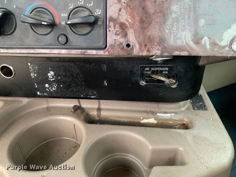 image for item DM7847 2005 International 9200i semi truck