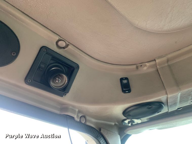 image for item DM7847 2005 International 9200i semi truck