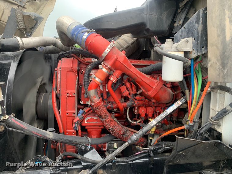 image for item DM7847 2005 International 9200i semi truck