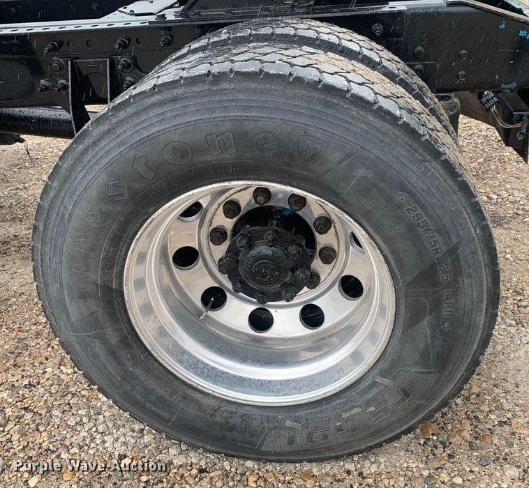 image for item DM7847 2005 International 9200i semi truck