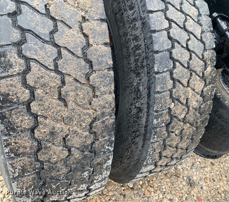 image for item DM7847 2005 International 9200i semi truck